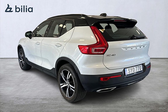 Volvo XC40 2 of 5