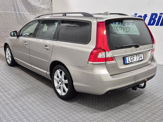 Volvo V70 3 of 7