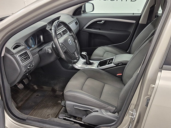 Volvo V70 2 of 7