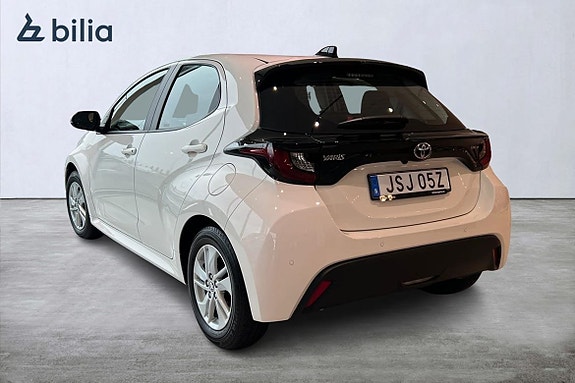 Toyota Yaris 2 of 21