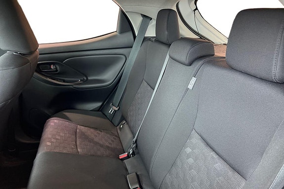 Toyota Yaris 13 of 21