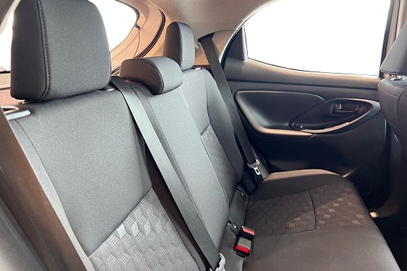 Toyota Yaris 9 of 21