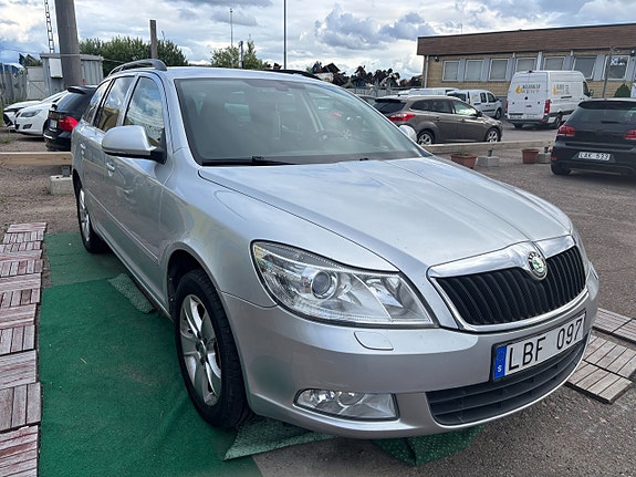Skoda Octavia 2 of 5