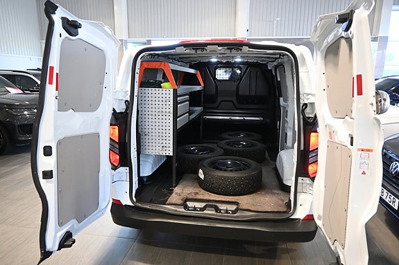 Ford Transit Custom 11 of 17