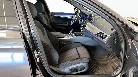 BMW 530e 3 of 5