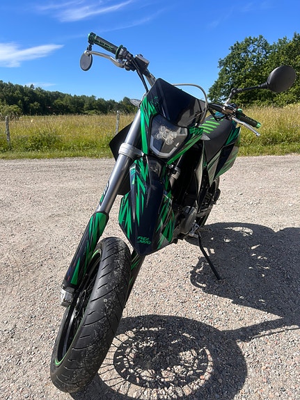 KTM 660 SMC - A2 Supermoto 2 of 6