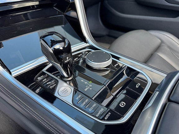 BMW M850i 16 of 21
