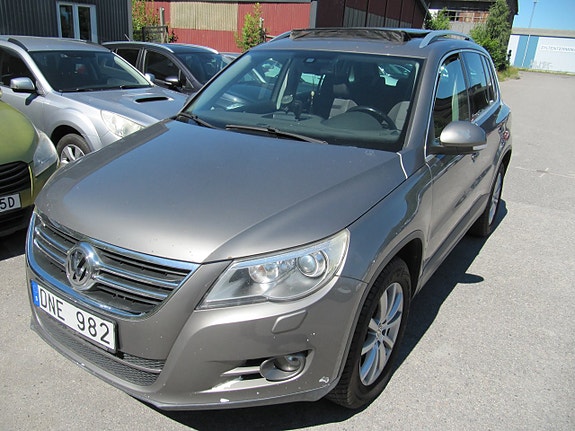 Volkswagen Tiguan 2 of 5