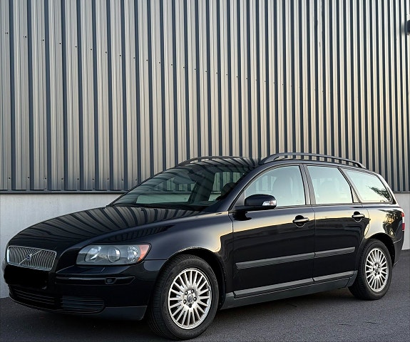 Volvo V50 3 of 5