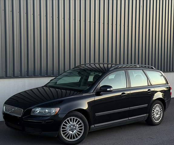 Volvo V50 2 of 5