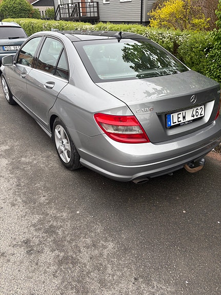 Mercedes-Benz C180 2 of 4