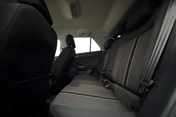 Volkswagen T-Roc 14 of 30