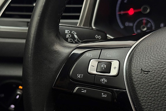 Volkswagen T-Roc 18 of 30