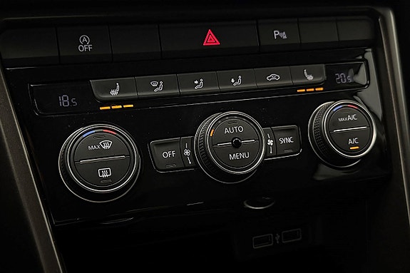 Volkswagen T-Roc 24 of 30