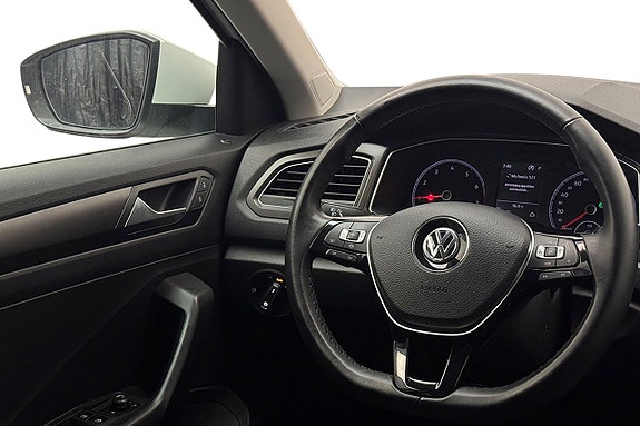 Volkswagen T-Roc 16 of 30