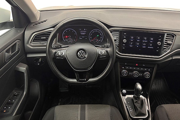 Volkswagen T-Roc 17 of 30