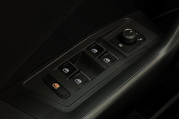 Volkswagen T-Roc 29 of 30