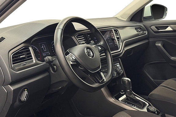 Volkswagen T-Roc 13 of 30
