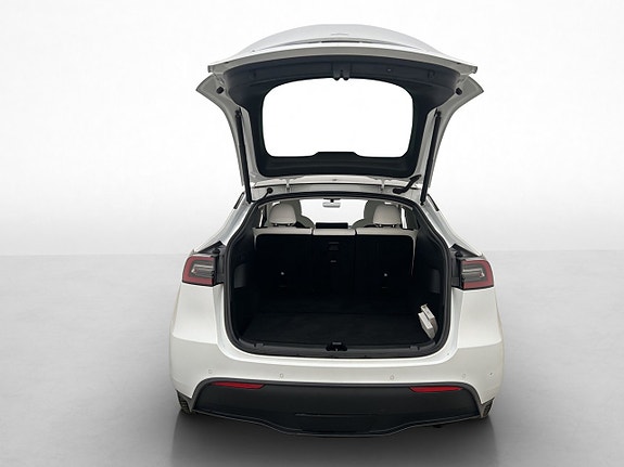 Tesla Model Y 30 of 30