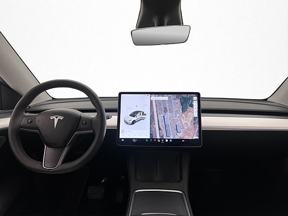 Tesla Model Y 13 of 30