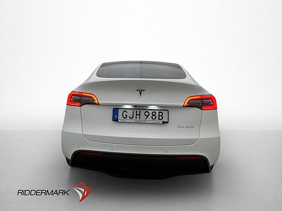 Tesla Model Y 8 of 30