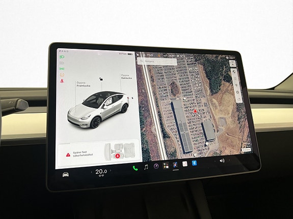 Tesla Model Y 25 of 30