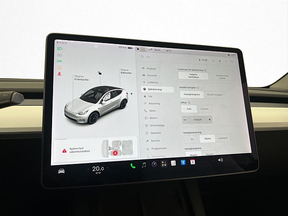Tesla Model Y 21 of 30