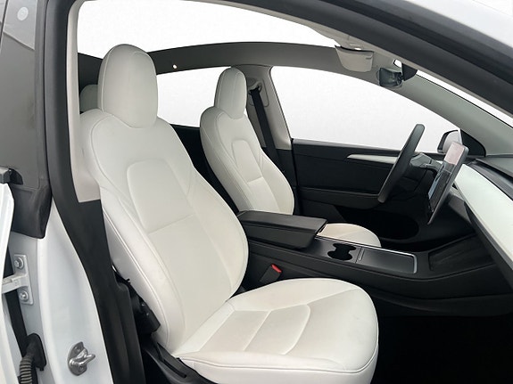 Tesla Model Y 15 of 30