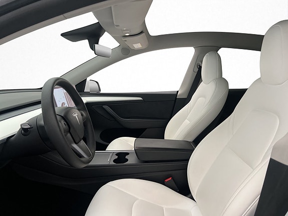 Tesla Model Y 12 of 30