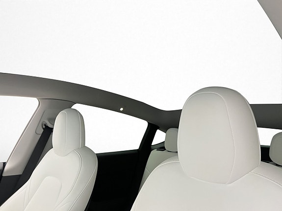 Tesla Model Y 18 of 30