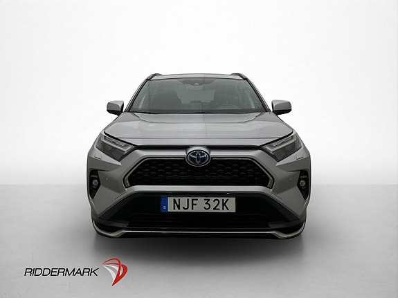 Toyota RAV4 Plug-in Hybrid 2 of 5