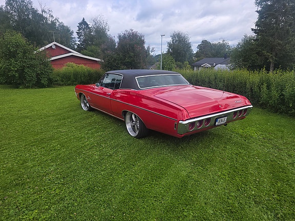 Chevrolet Impala 3 of 5