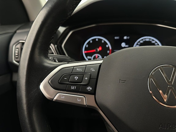 Volkswagen T-Cross 16 of 30