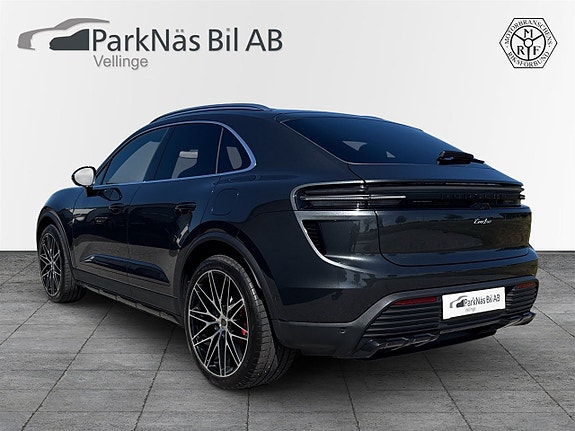Porsche Macan Turbo 3 of 5