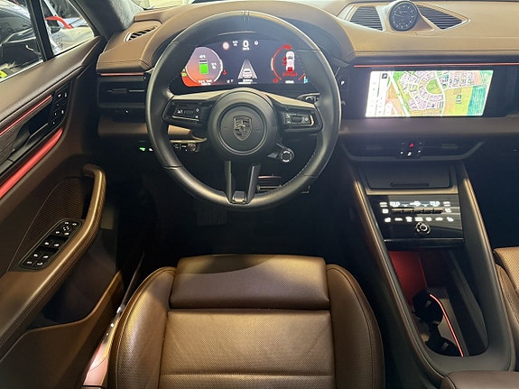 Porsche Macan Turbo 4 of 5