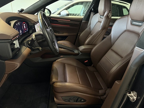 Porsche Macan Turbo 5 of 5