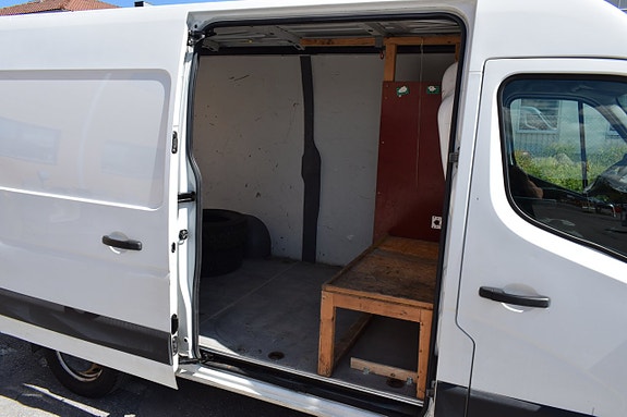 Renault Master 12 of 12