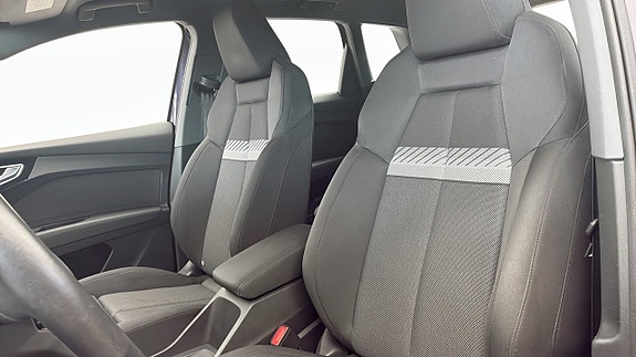 Audi Q4 e-tron 8 of 12