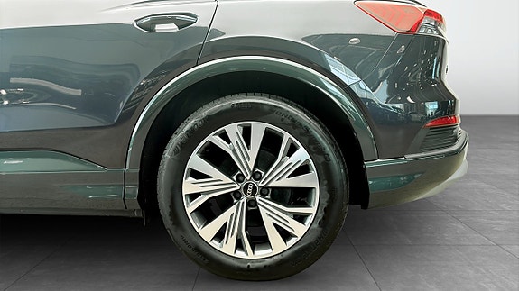 Audi Q4 e-tron 6 of 12