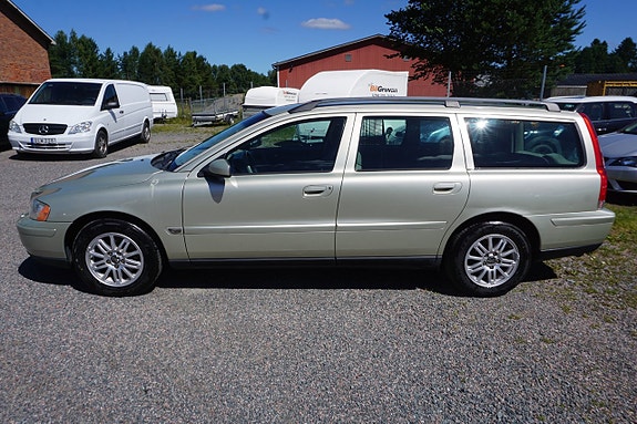 Volvo V70 4 of 6