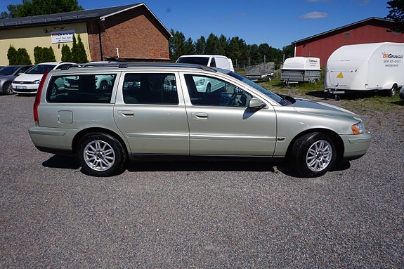 Volvo V70 2 of 6