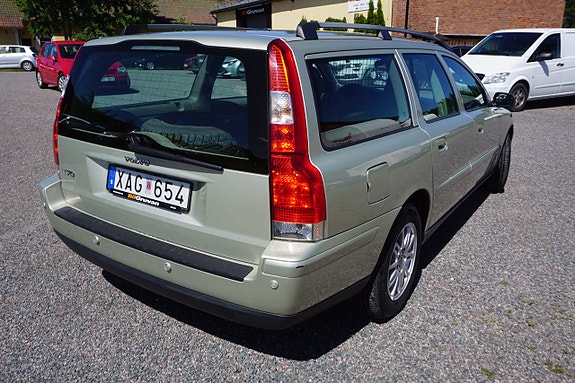 Volvo V70 3 of 6