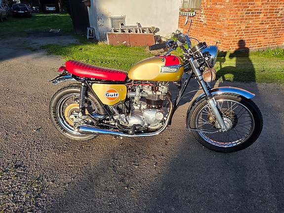 Triumph 3 of 5