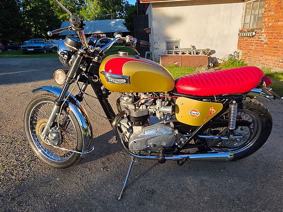 Triumph 2 of 5