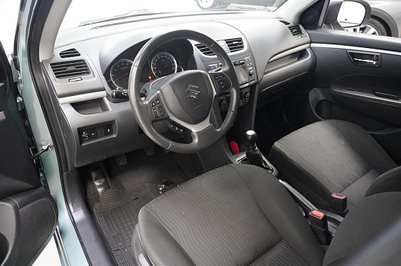 Suzuki Swift 2 of 5