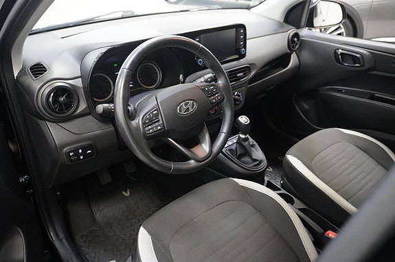 Hyundai i10 2 of 5