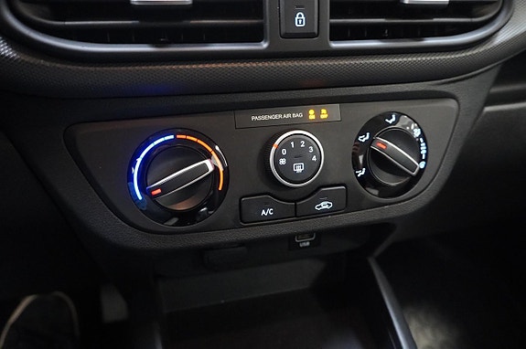 Hyundai i10 6 of 12