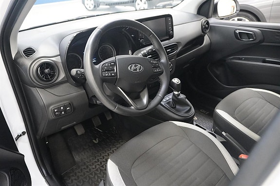 Hyundai i10 2 of 5