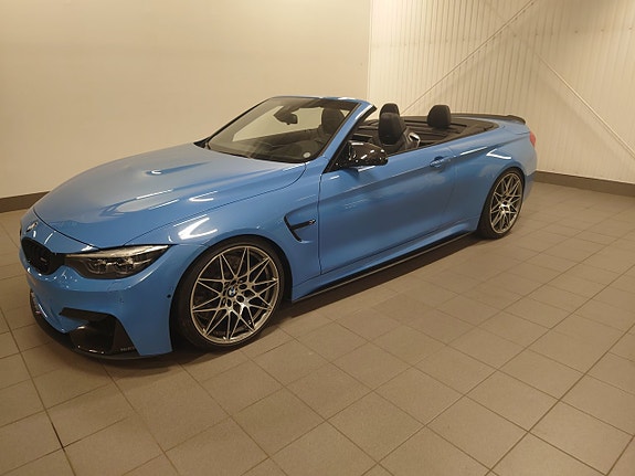 BMW M4 2 of 5