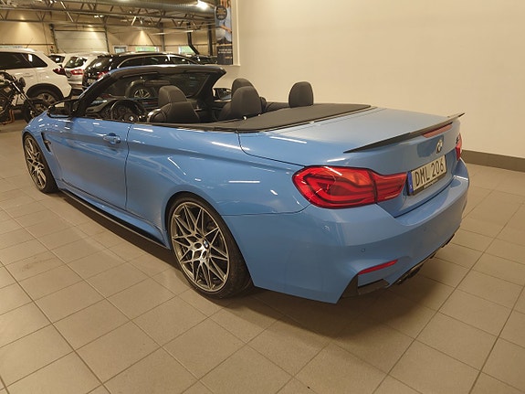 BMW M4 4 of 5